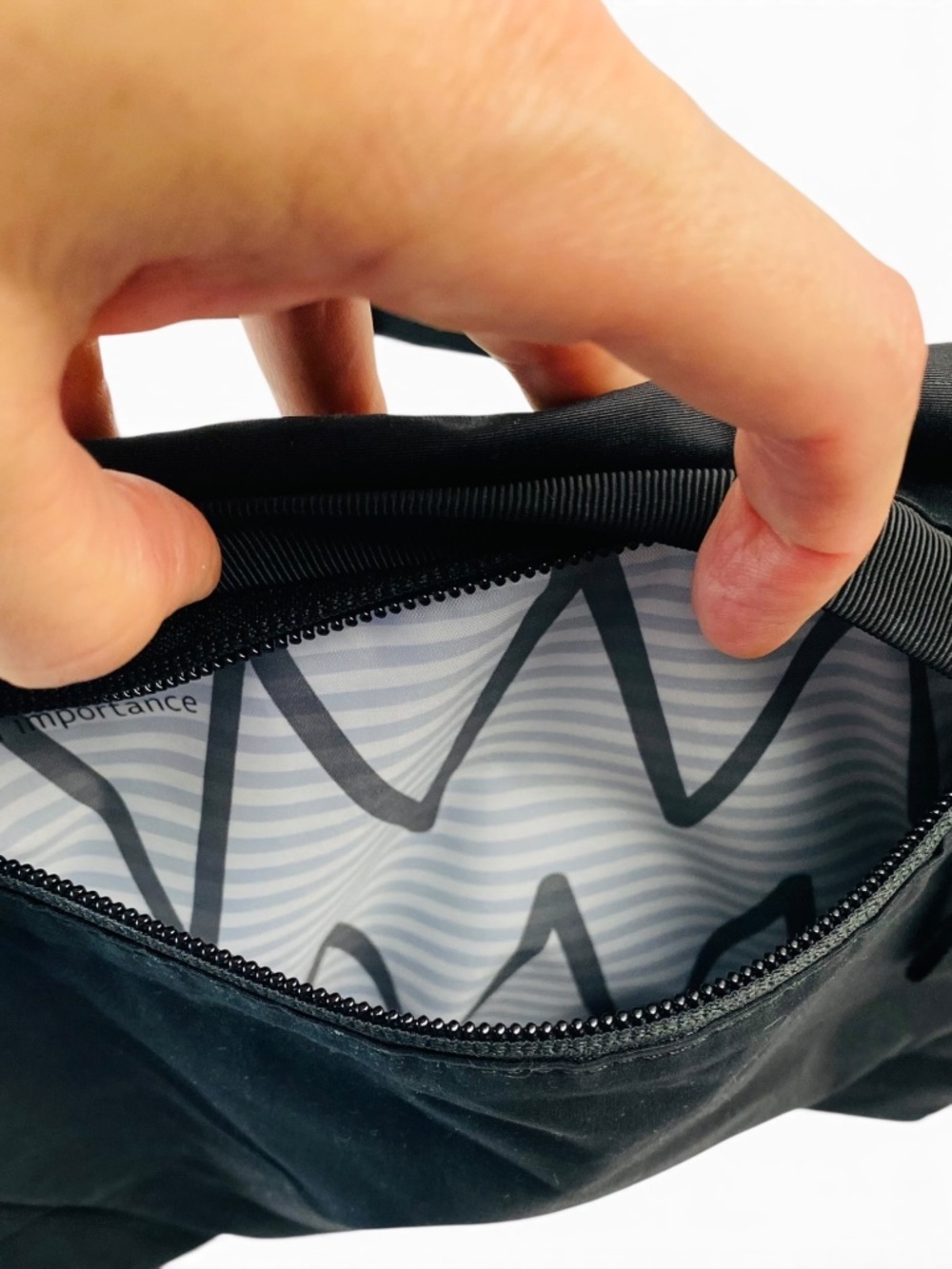 Lululemon Party Om Bag Crossbody in Black - Picture 3 of 16